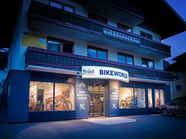 The Bikeworld Service Center in Kaprun is clearly visible