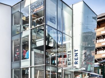 Aussenansicht des Bründl Sports Shop Saalbach Life.Style