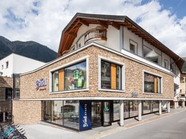 Ischgl Zentrum Shop im Sommer