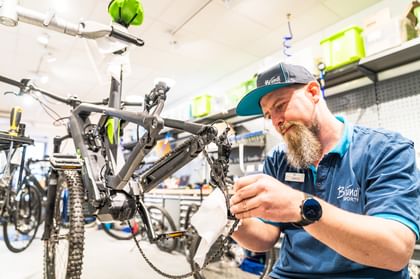 Kettenpflege beim Bikeservice